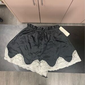 Natori black satin sleep shorts NWT white lace trim from Bullocks size small